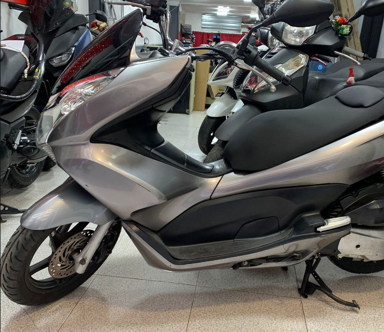 Honda PCX 125 · 2012 · 62.190 km · ITV 2024 · Cambio de nombre · 1 año garantía.